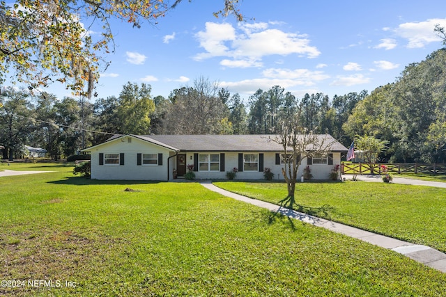 single story home featuring a front lawn