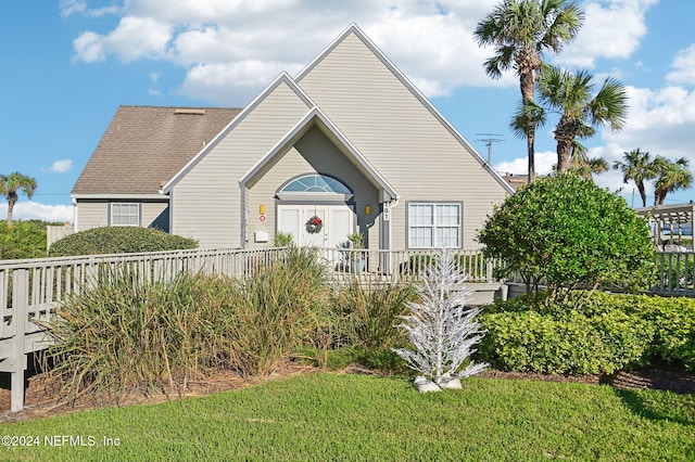 view of front of property with a front yard