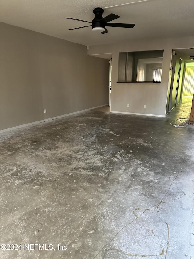 empty room featuring ceiling fan