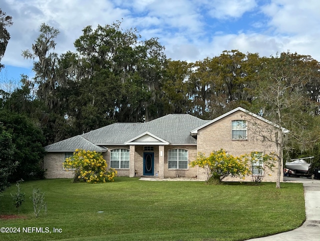 view of front facade with a front yard