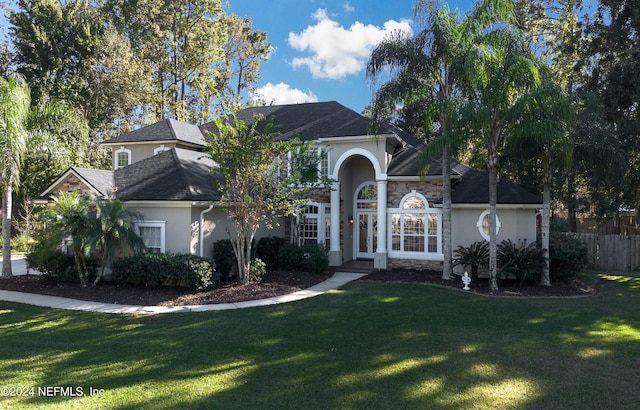 view of front facade with a front yard