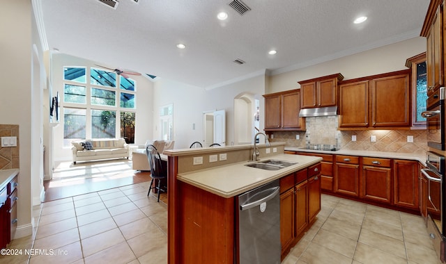 kitchen featuring a center island with sink, light tile patterned flooring, crown molding, and sink