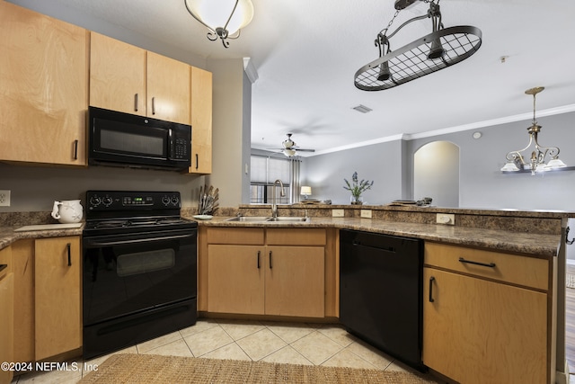 kitchen with sink, kitchen peninsula, black appliances, ceiling fan with notable chandelier, and ornamental molding