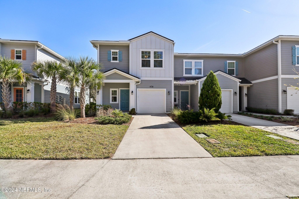 view of front of home featuring a front lawn