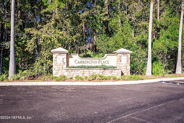 view of community / neighborhood sign