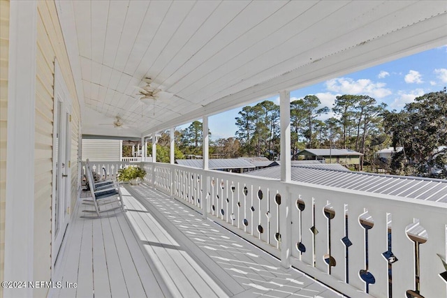 deck with ceiling fan