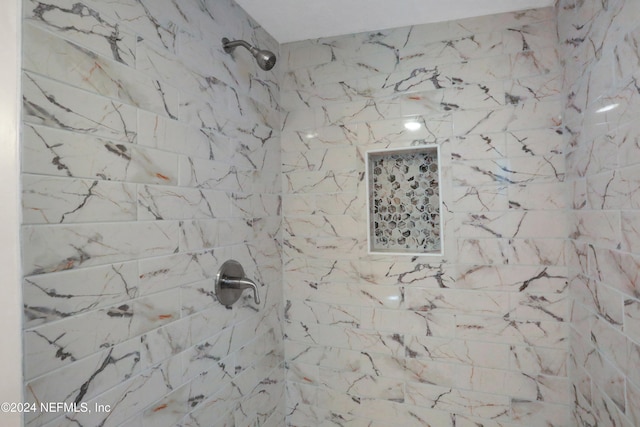 bathroom featuring tiled shower