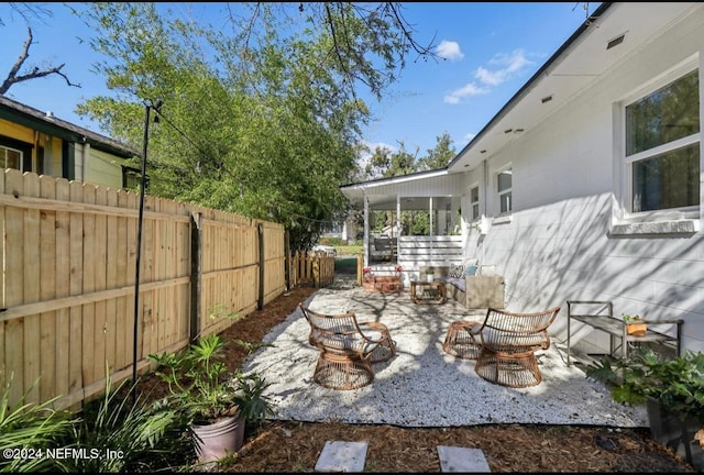 view of yard featuring a patio area