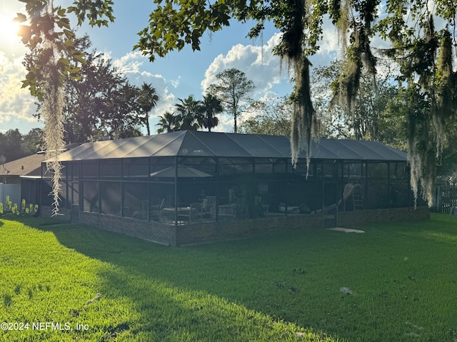 view of yard with a lanai