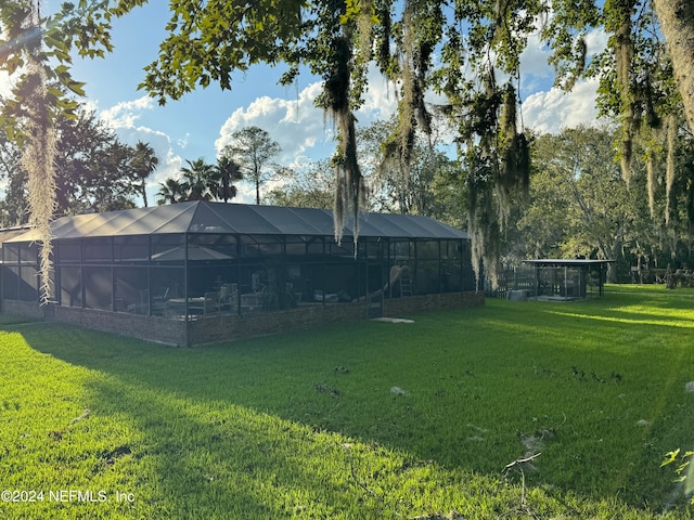 view of yard with a lanai