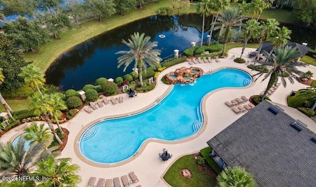 view of swimming pool