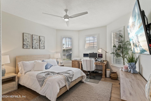 415 N Ocean Grande Dr Unit 101, Ponte Vedra Beach, FL 32082 - bedroom with wood finished floors, an office area, a textured ceiling, and a ceiling fan