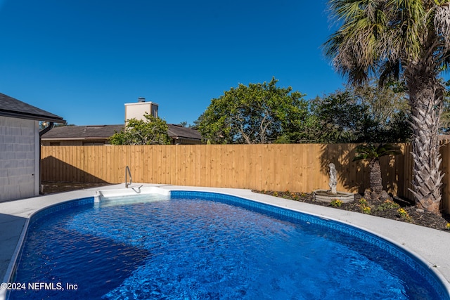 view of swimming pool