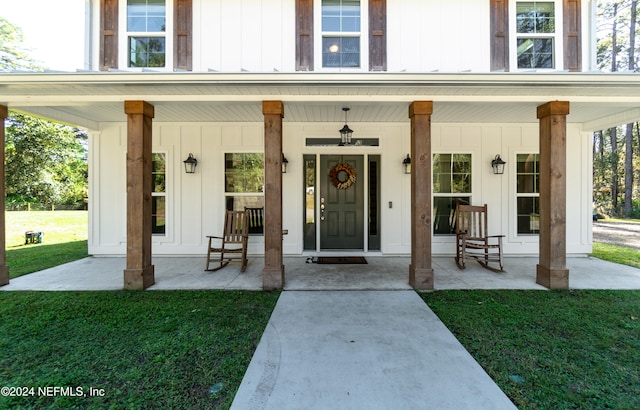 entrance to property featuring a yard