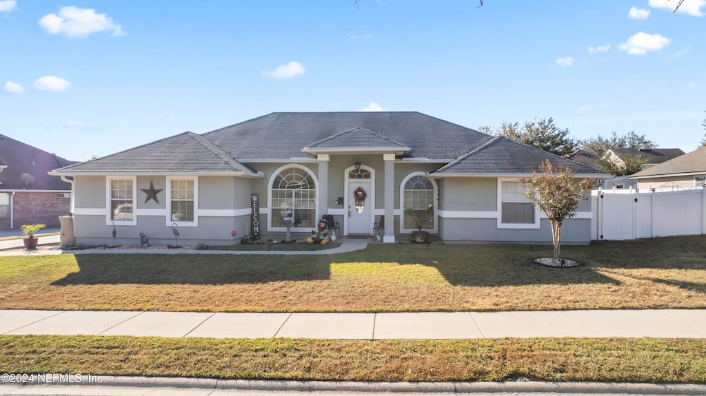 ranch-style home with a front lawn