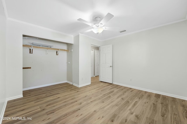 unfurnished bedroom featuring light hardwood / wood-style floors, a closet, crown molding, and ceiling fan