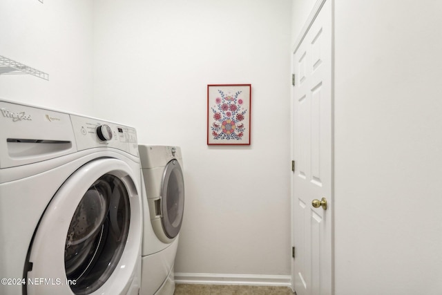 washroom featuring washing machine and clothes dryer