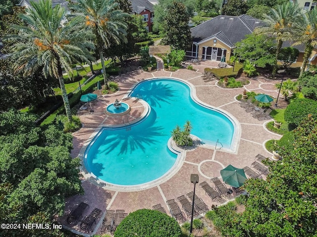 view of swimming pool