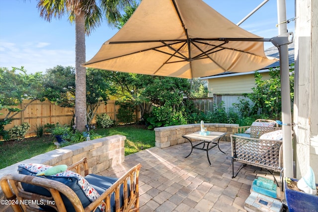 view of patio featuring an outdoor hangout area