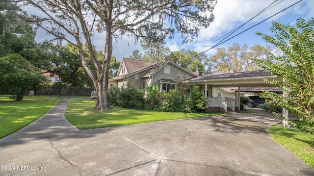 view of front facade featuring a carport and a front lawn