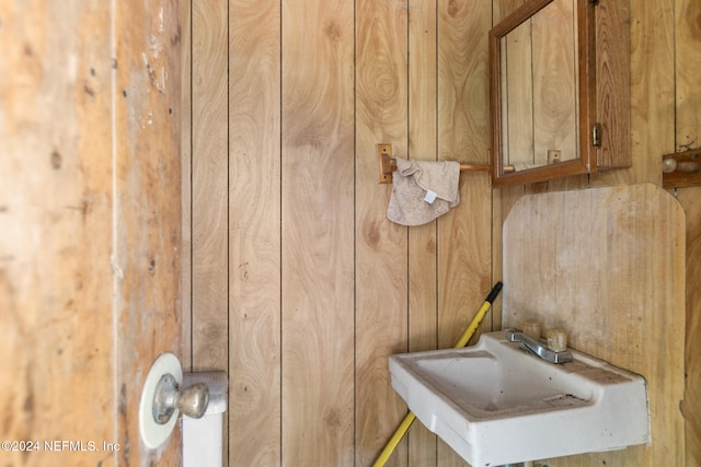 room details featuring sink