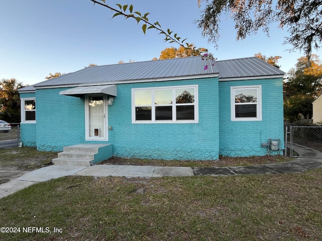 bungalow-style house with a front lawn