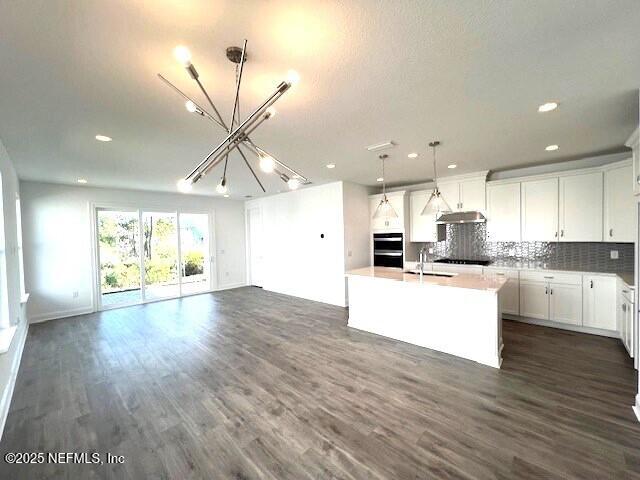 88 Latham Dr, Ponte Vedra, FL 32081 - kitchen featuring a sink, a chandelier, open floor plan, recessed lighting, and an island with sink