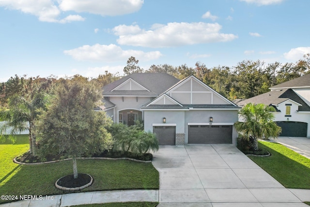 view of front of house featuring a front lawn