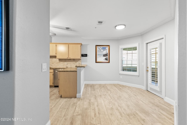 kitchen with kitchen peninsula, tasteful backsplash, crown molding, light brown cabinets, and light hardwood / wood-style floors