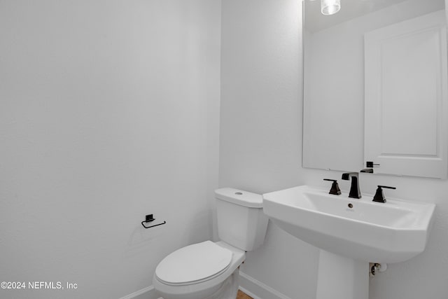 bathroom featuring toilet and sink