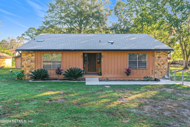 ranch-style home with a front lawn