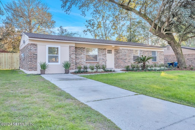 ranch-style house featuring a front lawn