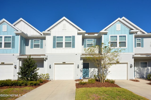 townhome / multi-family property featuring a garage