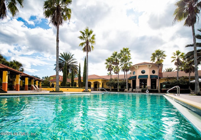 view of swimming pool