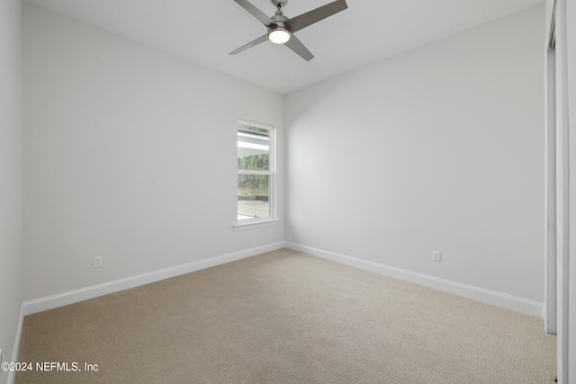 carpeted empty room featuring ceiling fan