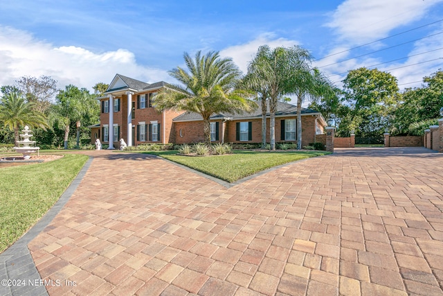 view of front of property with a front yard