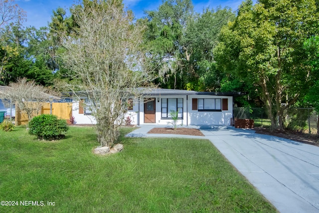 view of front of house with a front yard