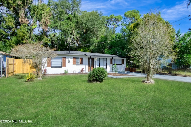 ranch-style home with a front lawn