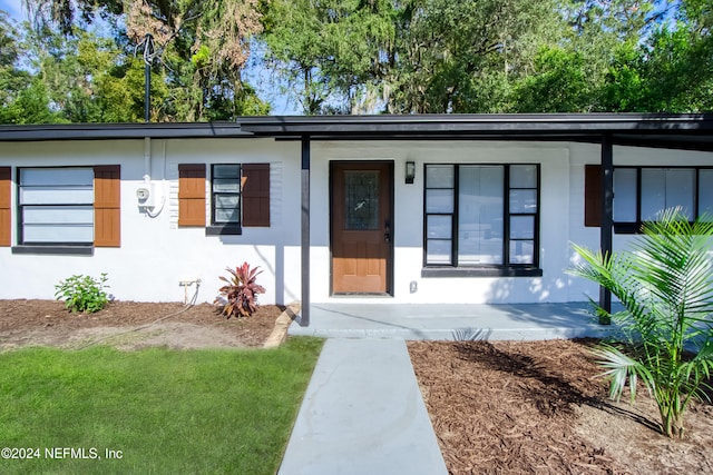 view of front of house with a porch and a front lawn