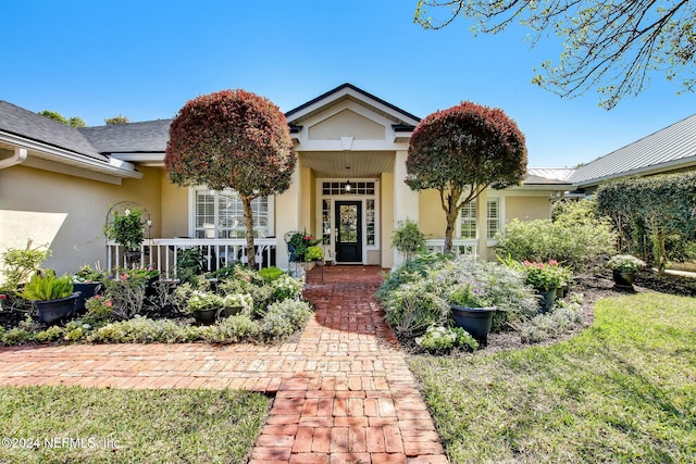 view of front of property featuring covered porch