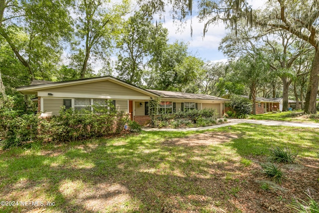 ranch-style home with a front yard