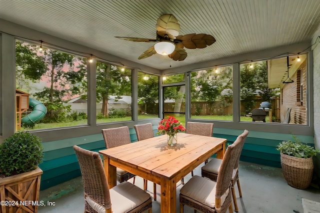 sunroom / solarium featuring ceiling fan