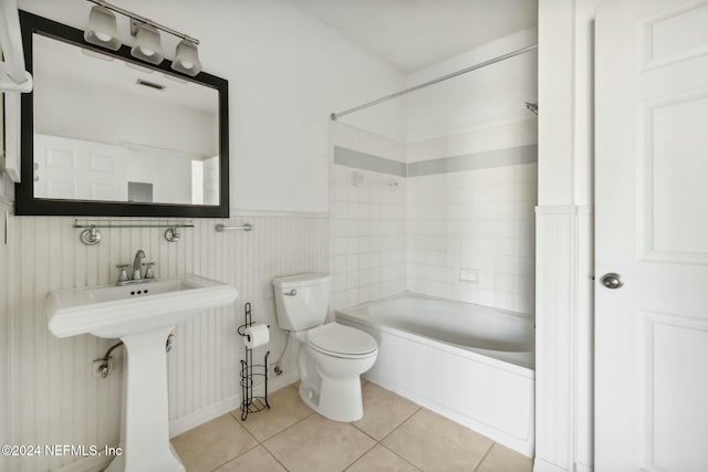 full bathroom featuring tile patterned floors, tiled shower / bath combo, toilet, and sink