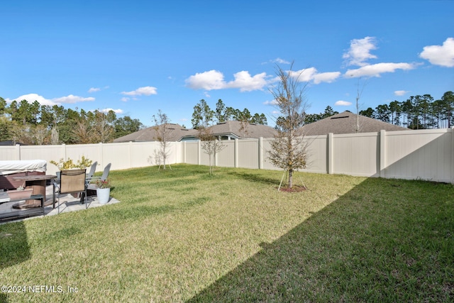 view of yard featuring a patio