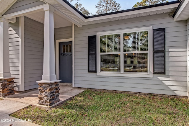 doorway to property featuring covered porch