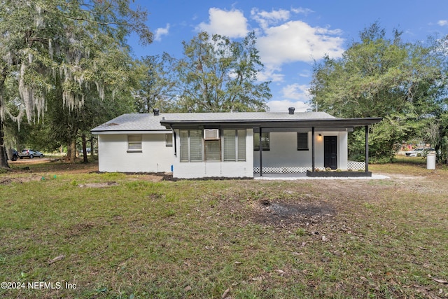 view of front facade with covered porch and a front lawn