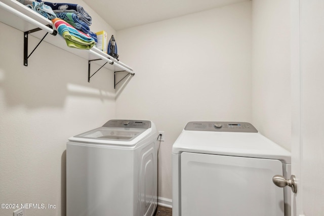 washroom featuring washing machine and clothes dryer