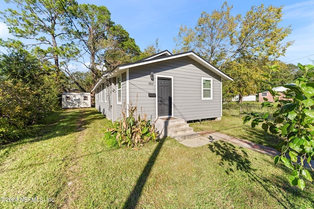 bungalow-style home featuring a front yard