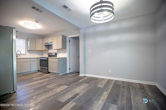 kitchen with a notable chandelier, sink, dark hardwood / wood-style floors, and appliances with stainless steel finishes