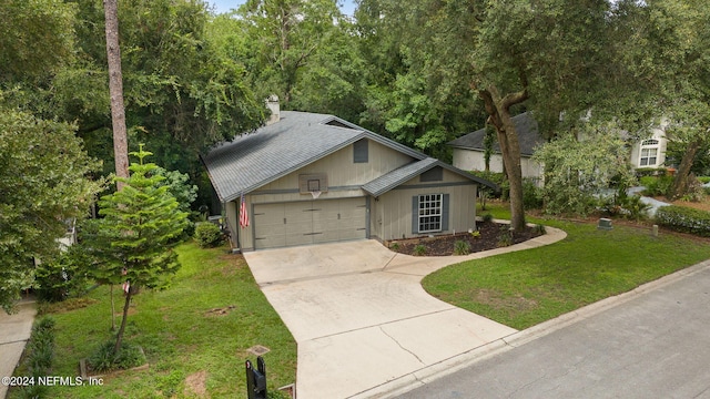 view of front facade featuring a front yard and a garage